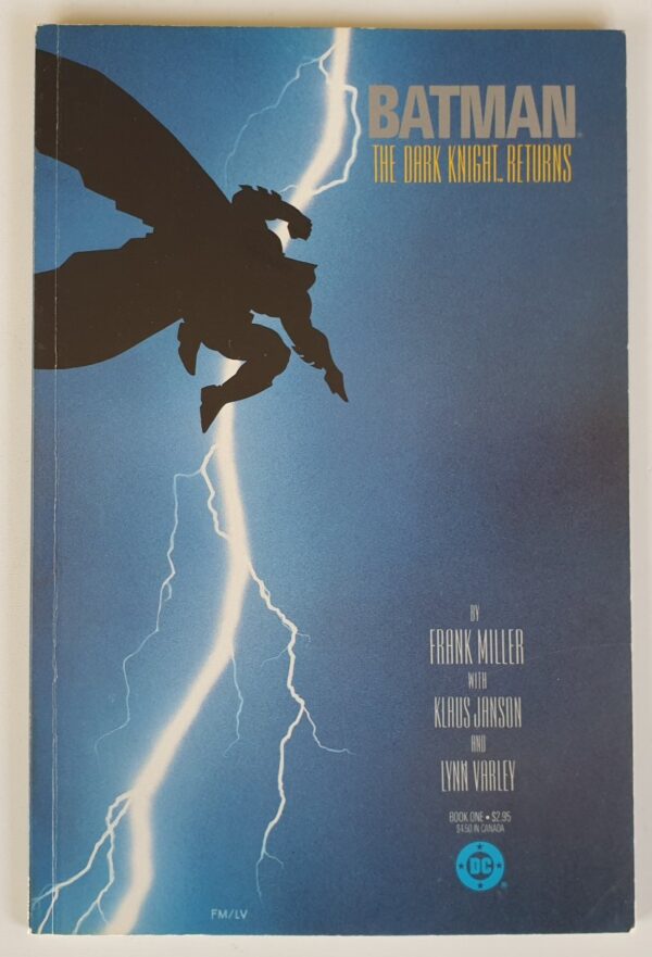 BATMAN THE DARK KNIGHT RETURNS Graphic Novel by Frank Miller (DC Comics 1986)