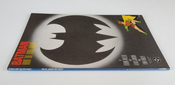 BATMAN HUNT THE DARK KNIGHT Graphic Novel by Frank Miller (DC Comics 1986)