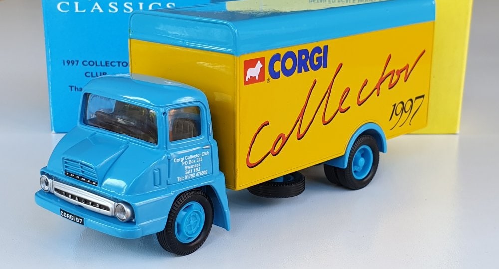 Corgi Classics 30305 VINTAGE THAMES TRADER BOX VAN Collector Club 1997