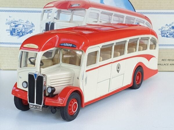 Corgi Classics 98162 VINTAGE AEC REGAL COACH - Wallace Arnold