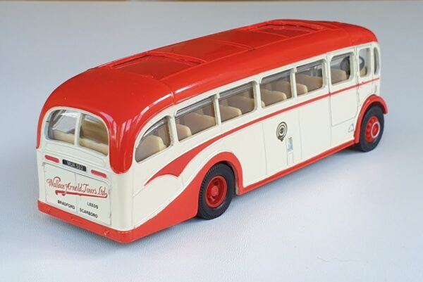 Corgi Classics 98162 VINTAGE AEC REGAL COACH - Wallace Arnold