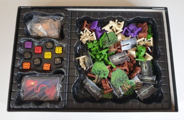 Vintage Dungeons and Dragons Fantasy Adventure Board Game - Parker (2003)