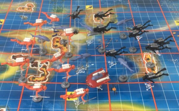 JAMES BOND '007 UNDERWATER BATTLE' Board Game Triang 1960's playing pieces