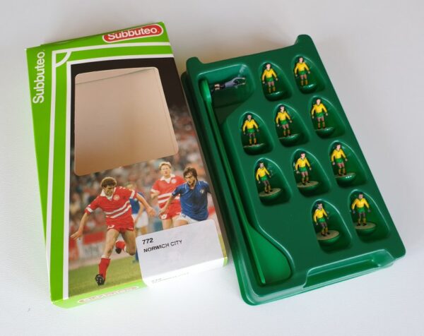 Vintage Subbuteo LW Team 772 Norwich City 1990's