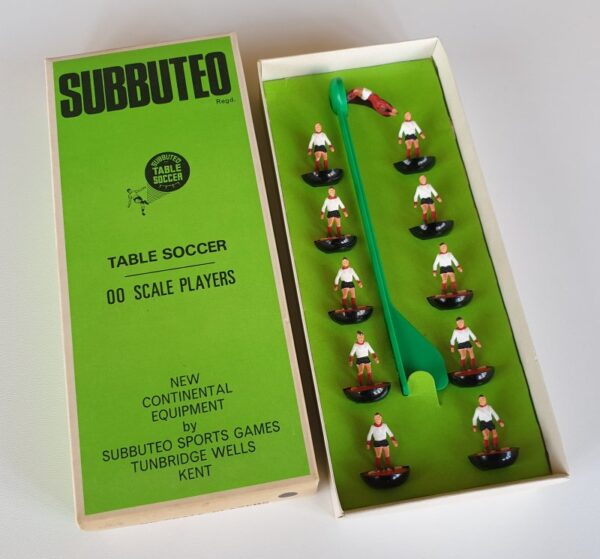 vintage Subbuteo HW Team 81 Liverpool 2nd Away 1970s