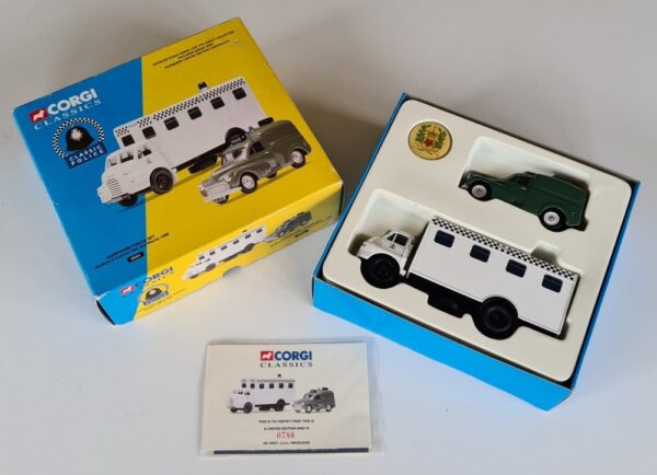 Corgi Classics 08004 Hampshire Police Set 1960's Bedford S van & Morris 1000 Van