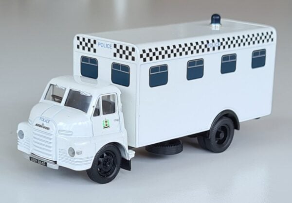 Corgi Classics 08004 Hampshire Police Set 1960's Bedford S van & Morris 1000 Van