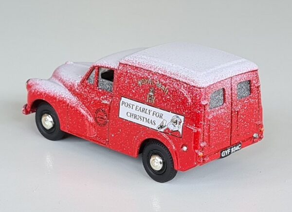 Vintage Vanguards Diecast GD1002 Royal Mail 1960's Christmas Diorama Morris Minor Van