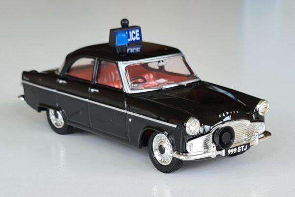 Vintage Vanguards Diecast Ford Zephyr PD2002 Lancashire Police 1960's Annual Inspection Diorama set