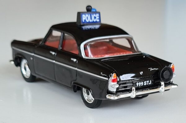 Vintage Vanguards Diecast Ford Zephyr PD2002 Lancashire Police 1960's Annual Inspection Diorama set