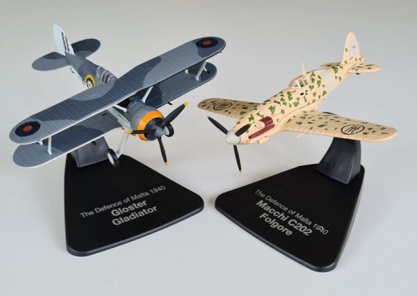 Atlas Editions 1/72 Diecast DEFENCE OF MALTA 1940 SET Gloster Gladiator & Macchi C202 Folgore 3909012