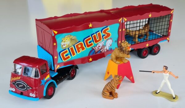 Corgi Classics CP10502 Circus Animals ERF KV Royal Mail Limited Edition 2002