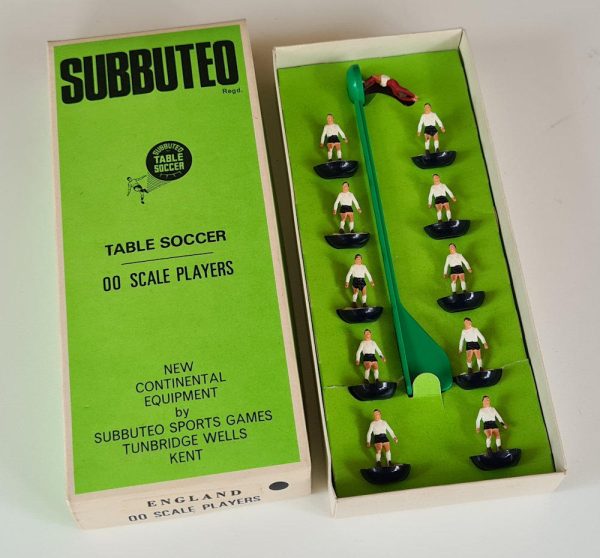 Vintage Subbuteo HW team 154 England 1970